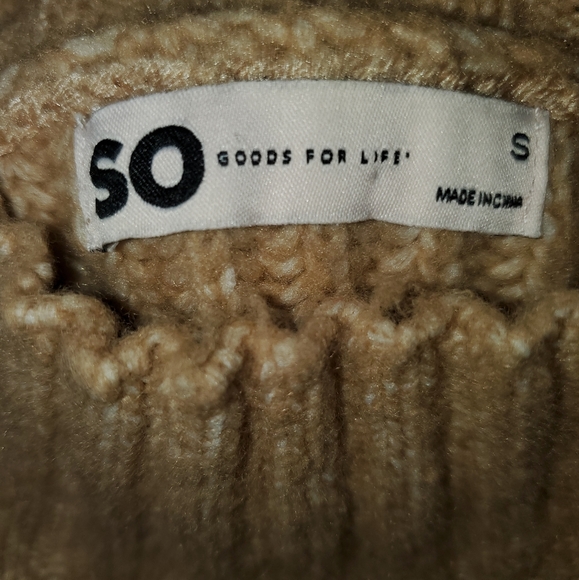 A cropped kinda turtle neck sweater - Picture 2 of 4